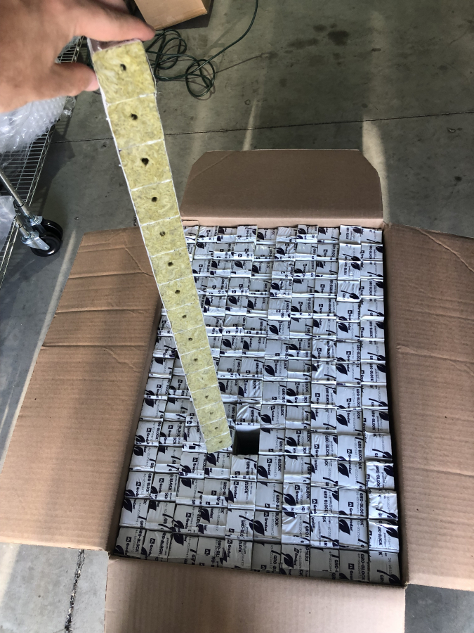 BULK 2,250 Grodan Rock Wool 1.5" x 1.5 x 1.5 Planting Cubes WITH HOLE Stone Wool, photo 2 of 5