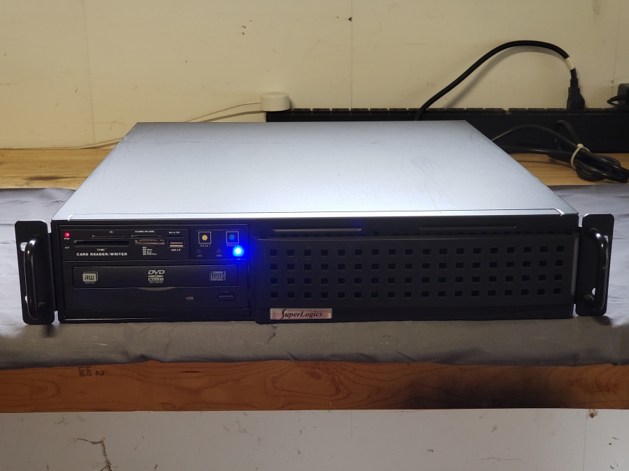SuperLogics DFI BL600-DR Custom 2U Rack Server 2.66GHz; 4GB; 2x500GB HDD; SN:221200028/026, photo 1 of 11