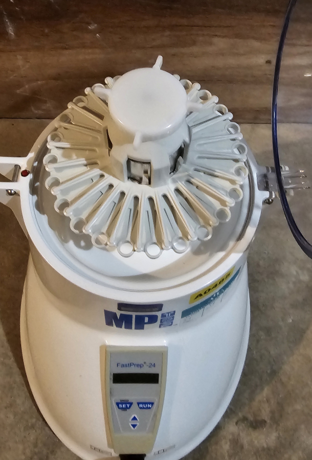 MP Biomedicals FastPrep-24 Classic Bead Beating Grinder and Lysis System FOR PARTS/REPAIR; SN:17023464, photo 6 of 17