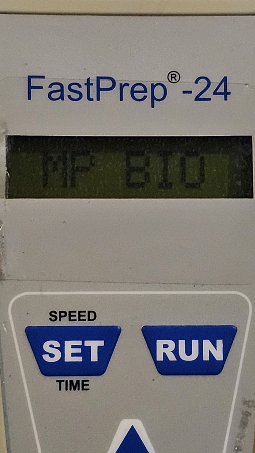 MP Biomedicals FastPrep-24 Classic Bead Beating Grinder and Lysis System FOR PARTS/REPAIR; SN:17023464, photo 16 of 17