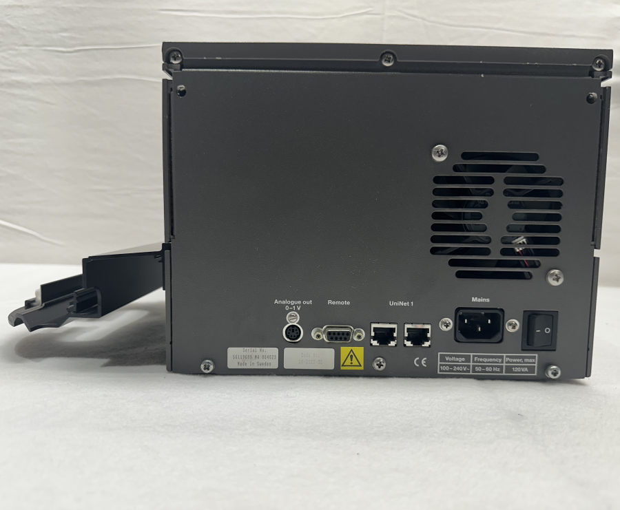 Amersham Pharmacia Biotech UV-900 Chromatography Detector SN:56119689, photo 3 of 6
