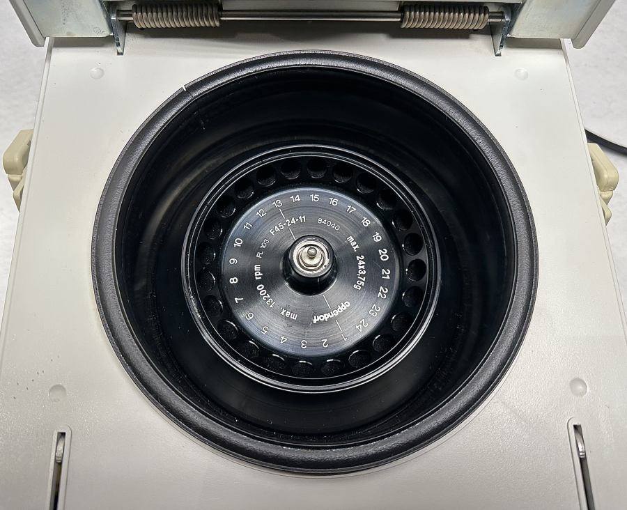Eppendorf 5415R 5426 Refrigerated Benchtop Centrifuge w/F45-24-11 Rotor UNTESTED, photo 4 of 7