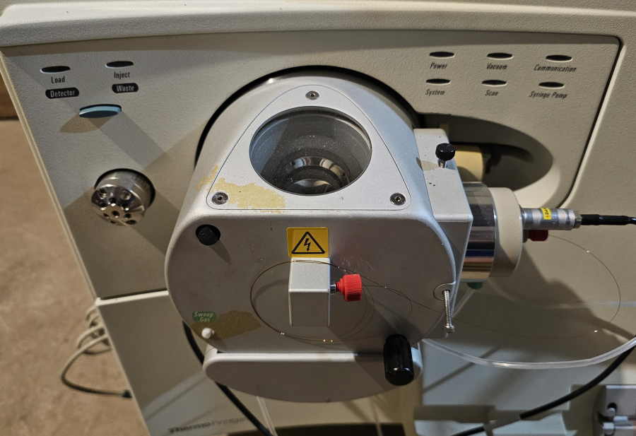 Thermo Scientific Finnigan LCQ Advantage Mass Spectrometer; SN:LAD00162, photo 4 of 19