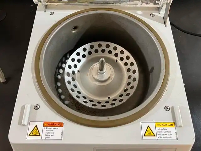 Eppendorf Vacufuge Plus Concentrator; SN:5305ZH709651, photo 3 of 9