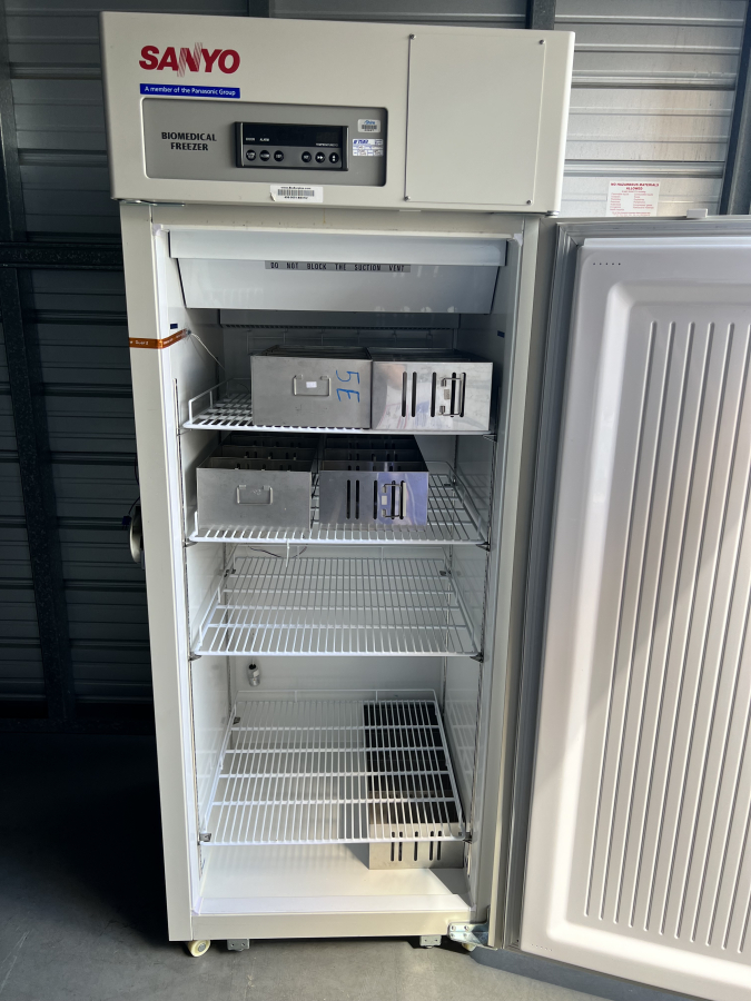 Sanyo MDF-U731 Lab Freezer, photo 2 of 19