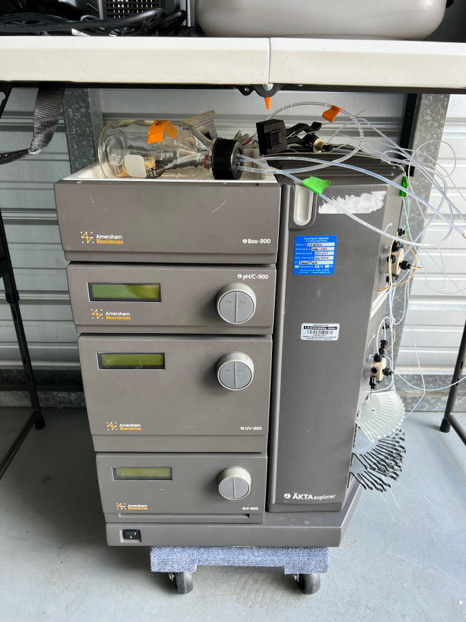 GE AktaExplorer 100 FPLC System includes: Tray, ph/C-900, UV-900, P-900, Air-900, PV-908, P-960, M-925, Frac-950, Computer and UPS, photo 19 of 20