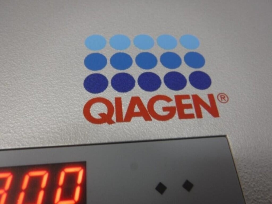 QIAGEN TissueLyser II; SN:1220141119E, photo 5 of 6