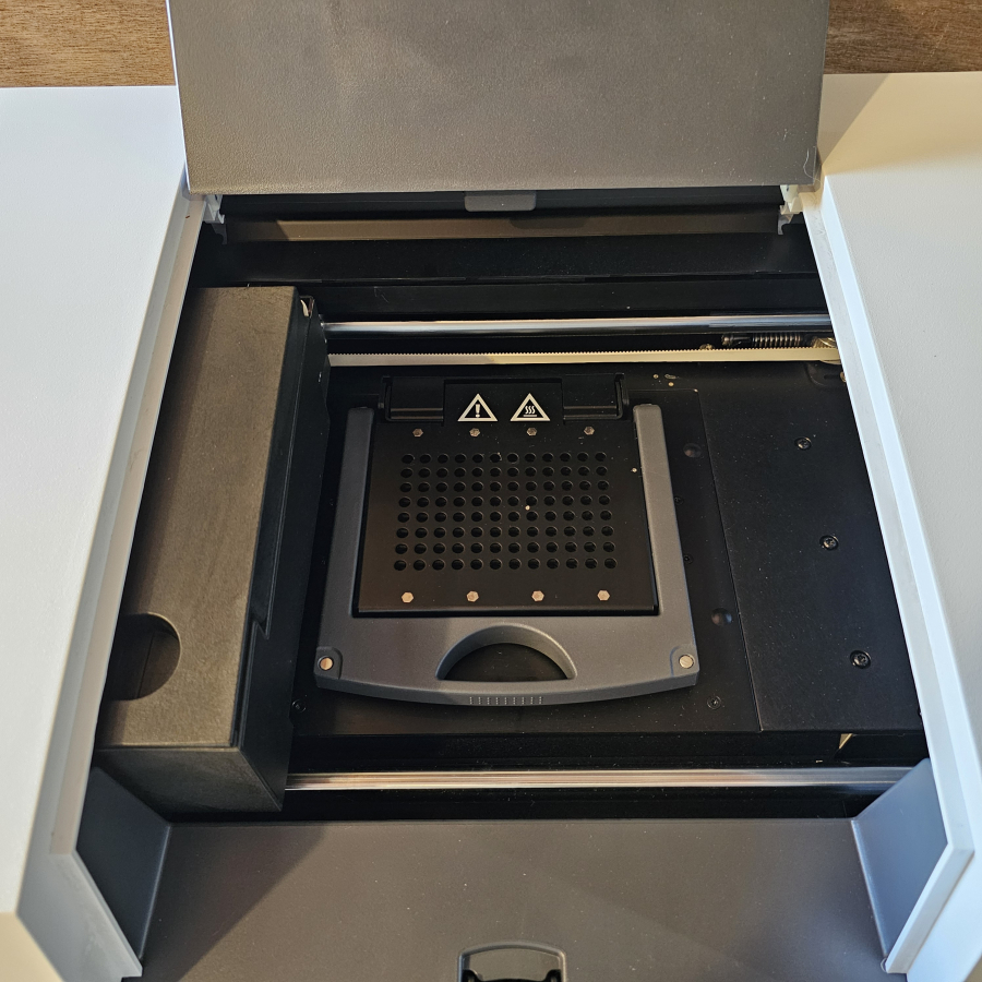 2021 Agilent G8830A AriaMx Real-Time qRT-PCR System; SN:MY21485229, photo 9 of 27