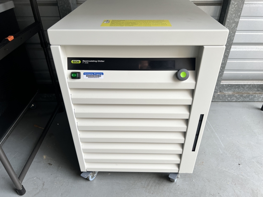 BUCHI SyncorePlus Polyvap Parallel Evaporator System, Glassware, V-300 Vacuum Pump, F-308 Recirculating Chiller, Accessories; SN:1100060089/85/90, photo 4 of 24