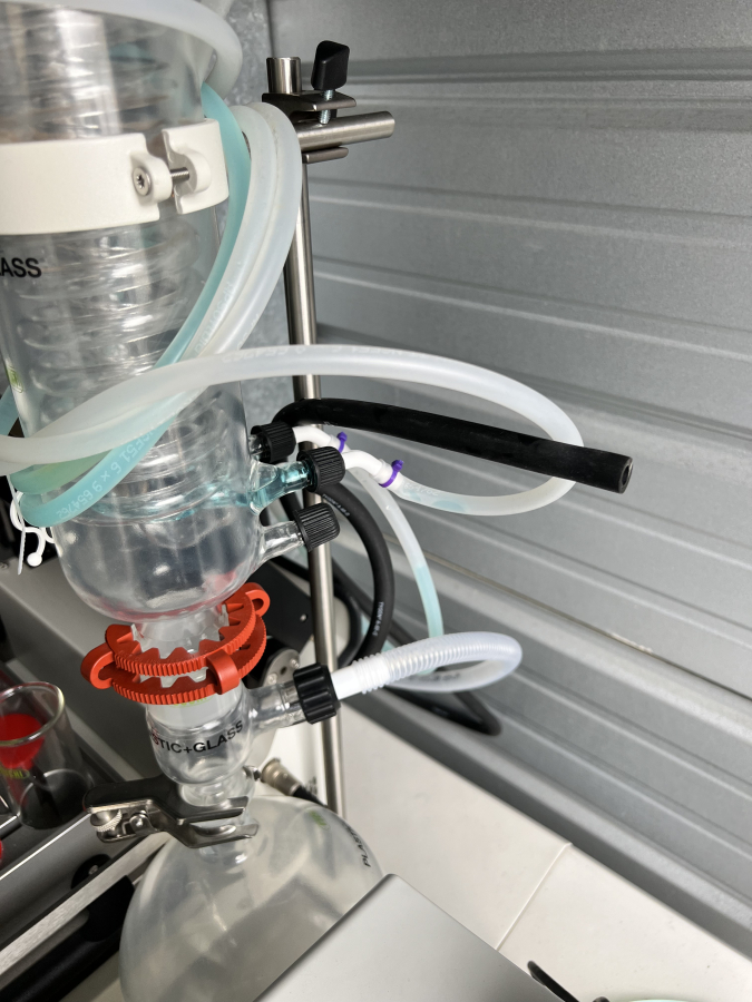 BUCHI SyncorePlus Polyvap Parallel Evaporator System, Glassware, V-300 Vacuum Pump, F-308 Recirculating Chiller, Accessories; SN:1100060089/85/90, photo 15 of 24