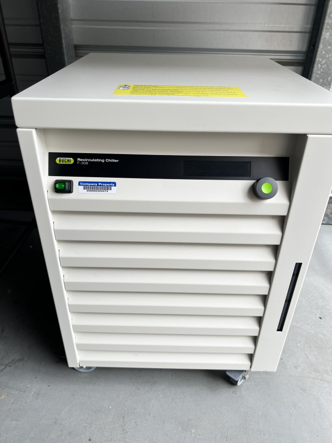BUCHI SyncorePlus Polyvap Parallel Evaporator System, Glassware, V-300 Vacuum Pump, F-308 Recirculating Chiller, Accessories; SN:1100060089/85/90, photo 16 of 24