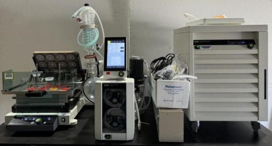 BUCHI SyncorePlus Polyvap Parallel Evaporator System, Glassware, V-300 Vacuum Pump, F-308 Recirculating Chiller, Accessories; SN:1100060089/85/90, photo 1 of 24