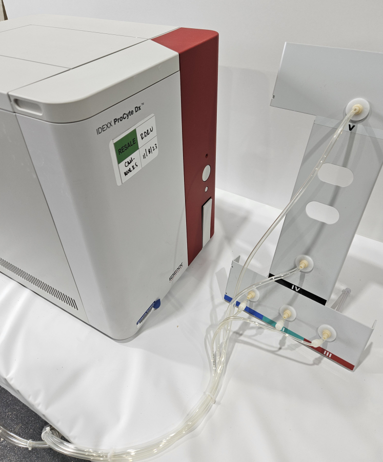 IDEXX ProCyte Dx Hematology Analyzer. 2016; SN:B2060, photo 1 of 17