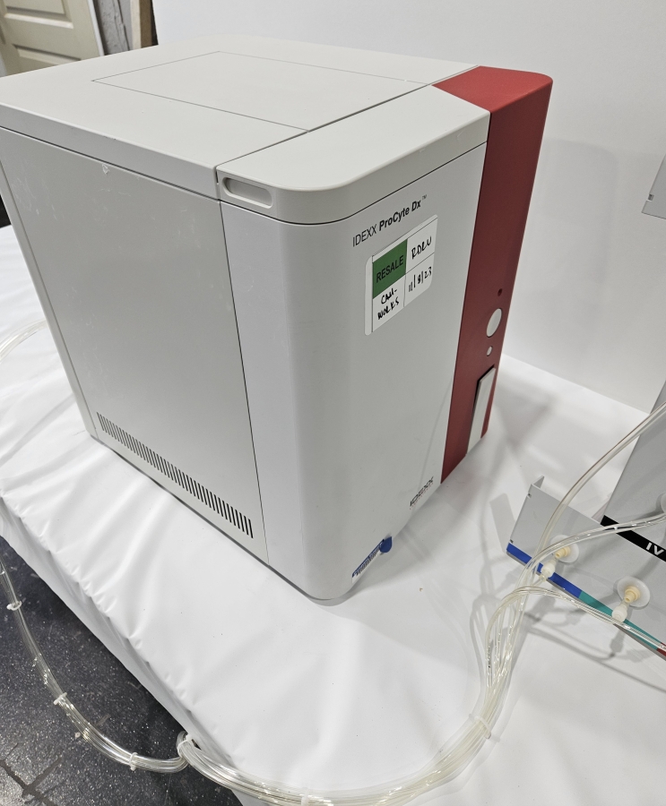 IDEXX ProCyte Dx Hematology Analyzer. 2016; SN:B2060, photo 12 of 17