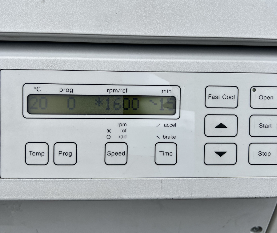 Eppendorf 5810 R 5811 Benchtop Refrigerated Centrifuge + A-4-62 Rotor; SN:06230, photo 6 of 9