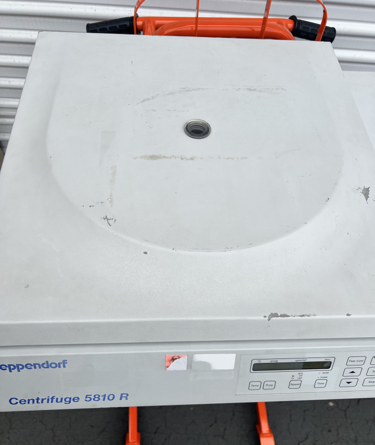 Eppendorf 5810 R 5811 Benchtop Refrigerated Centrifuge + A-4-62 Rotor; SN:06230, photo 4 of 9