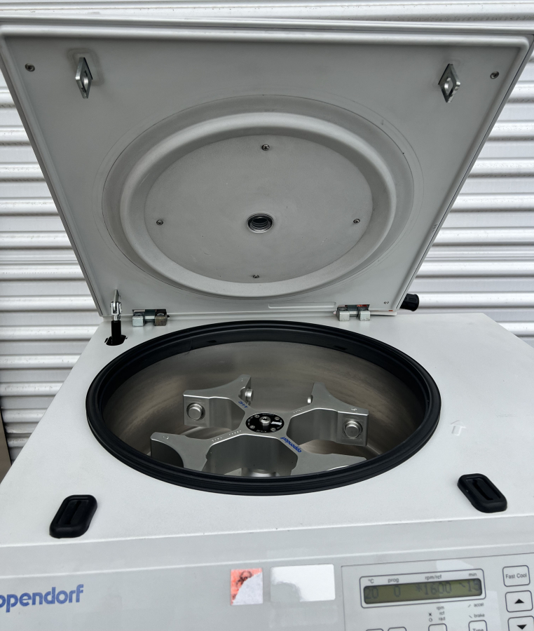 Eppendorf 5810 R 5811 Benchtop Refrigerated Centrifuge + A-4-62 Rotor; SN:06230, photo 8 of 9