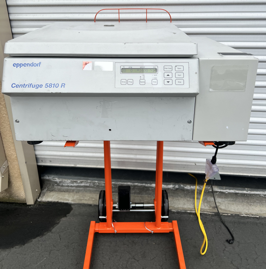 Eppendorf 5810 R 5811 Benchtop Refrigerated Centrifuge + A-4-62 Rotor; SN:06230, photo 2 of 9