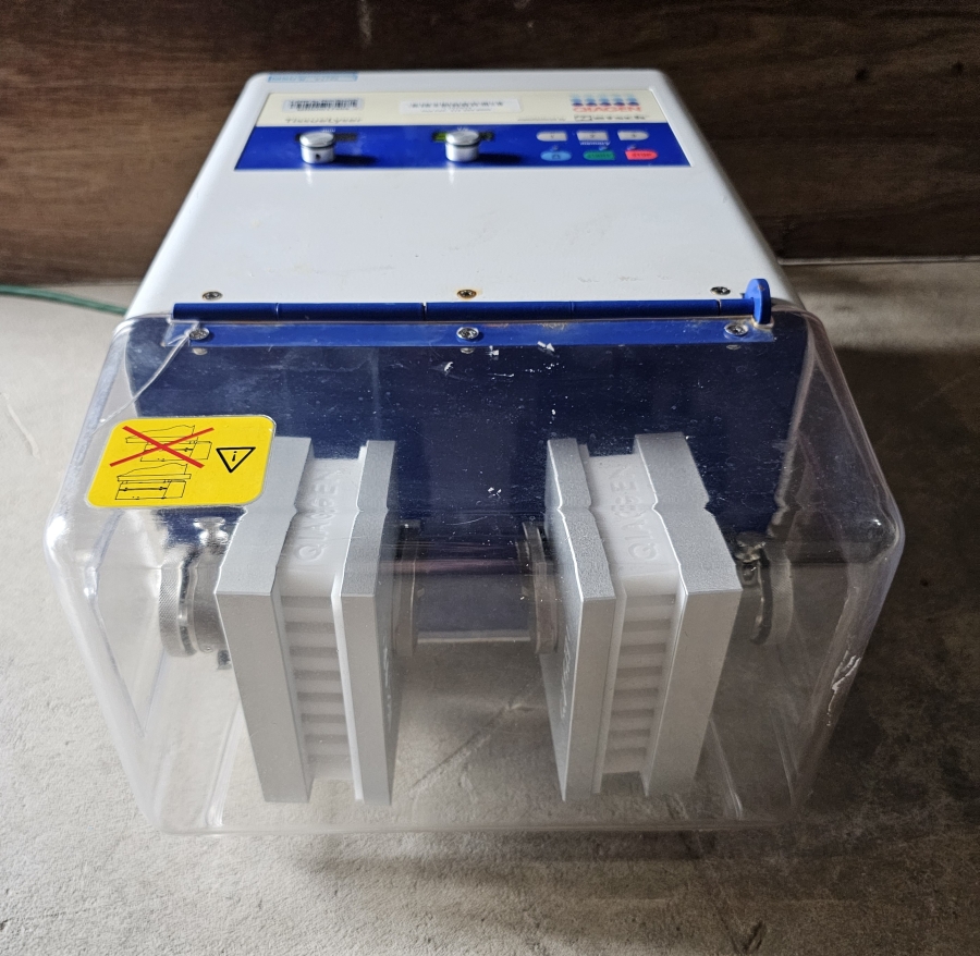 85210 TissueLyser Qiagen Universal Laboratory Mixer-Mill Disruptor, photo 2 of 23