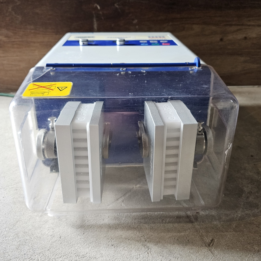 85210 TissueLyser Qiagen Universal Laboratory Mixer-Mill Disruptor, photo 3 of 23