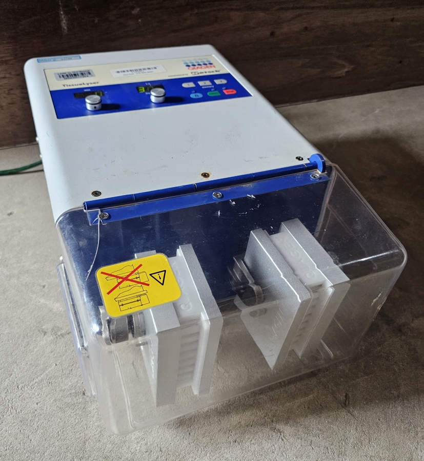 85210 TissueLyser Qiagen Universal Laboratory Mixer-Mill Disruptor, photo 5 of 23
