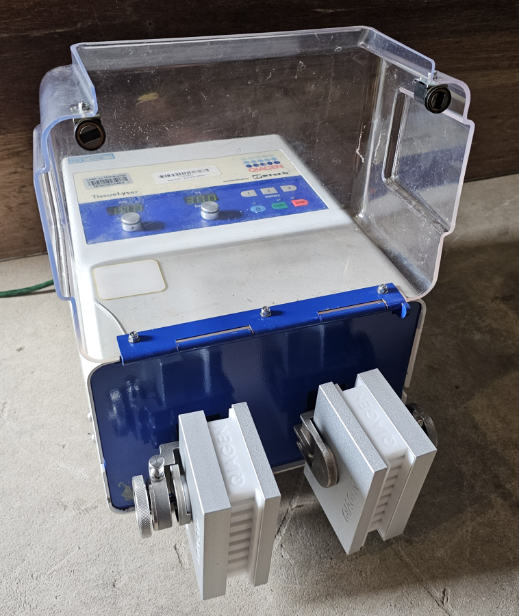 85210 TissueLyser Qiagen Universal Laboratory Mixer-Mill Disruptor, photo 11 of 23