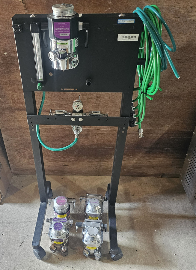 VetEquip Rolling Veterinary Isoflurane Vaporizer Cart + Manifold + Tubing, photo 10 of 18