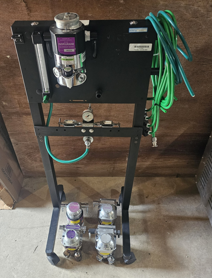 VetEquip Rolling Veterinary Isoflurane Vaporizer Cart + Manifold + Tubing, photo 11 of 18
