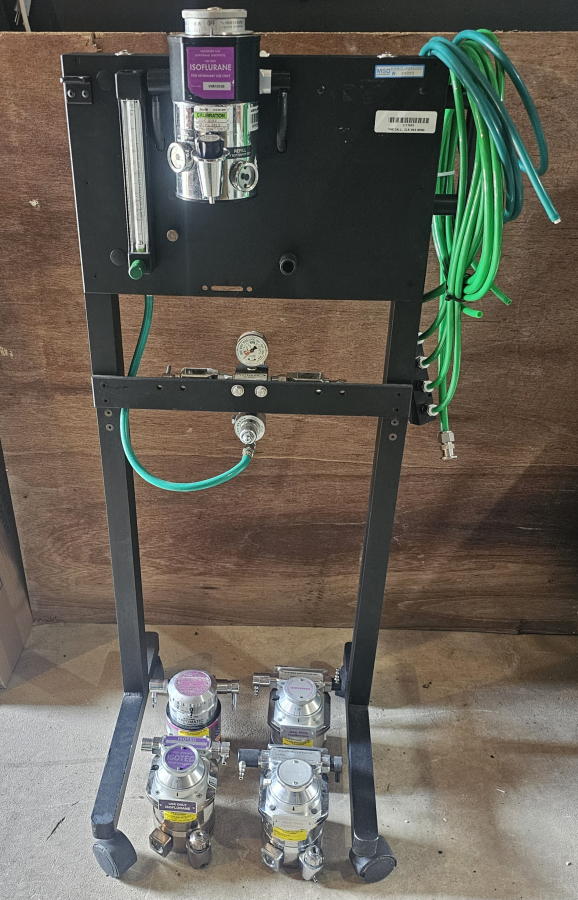 VetEquip Rolling Veterinary Isoflurane Vaporizer Cart + Manifold + Tubing, photo 14 of 18