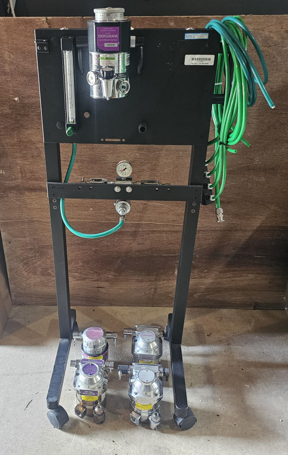VetEquip Rolling Veterinary Isoflurane Vaporizer Cart + Manifold + Tubing, photo 13 of 18