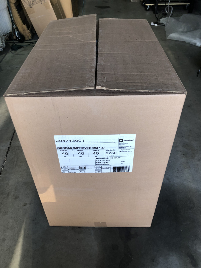 BULK 2,250 Grodan Rock Wool 1.5" x 1.5 x 1.5 Planting Cubes WITH HOLE Stone Wool, photo 4 of 5