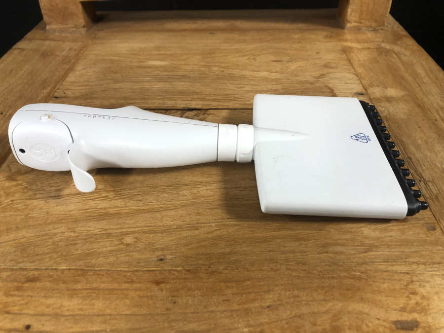 Biohit eLine e300 10-300 uL Electronic 12-Channel Multi-Channel Pipette, photo 2 of 5
