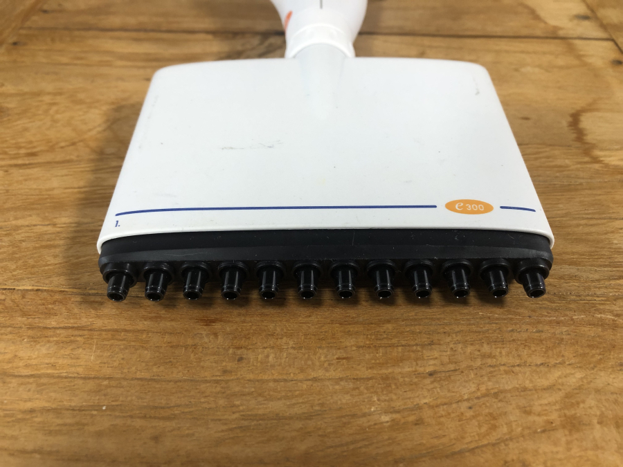 Biohit eLine e300 10-300 uL Electronic 12-Channel Multi-Channel Pipette, photo 4 of 5