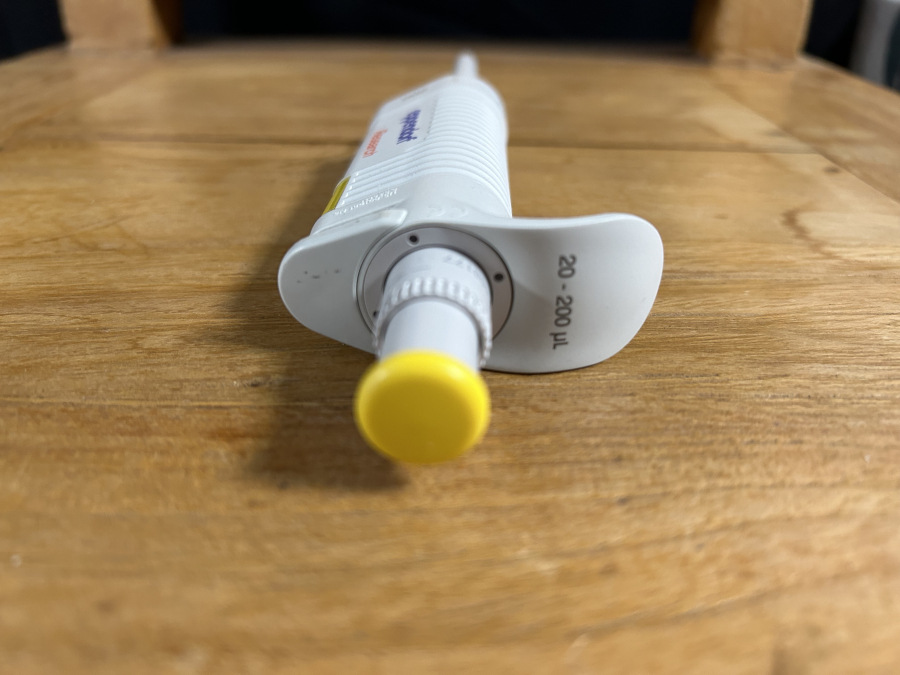 Eppendorf Research PhysioCare 20-200 uL Single-Channel Manual Pipette, photo 4 of 5