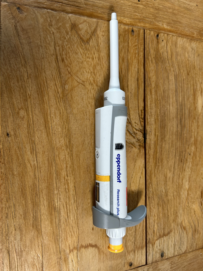 Eppendorf Research Plus 30-300 uL ADJ Single-Channel Pipette PhysioCare, photo 1 of 5