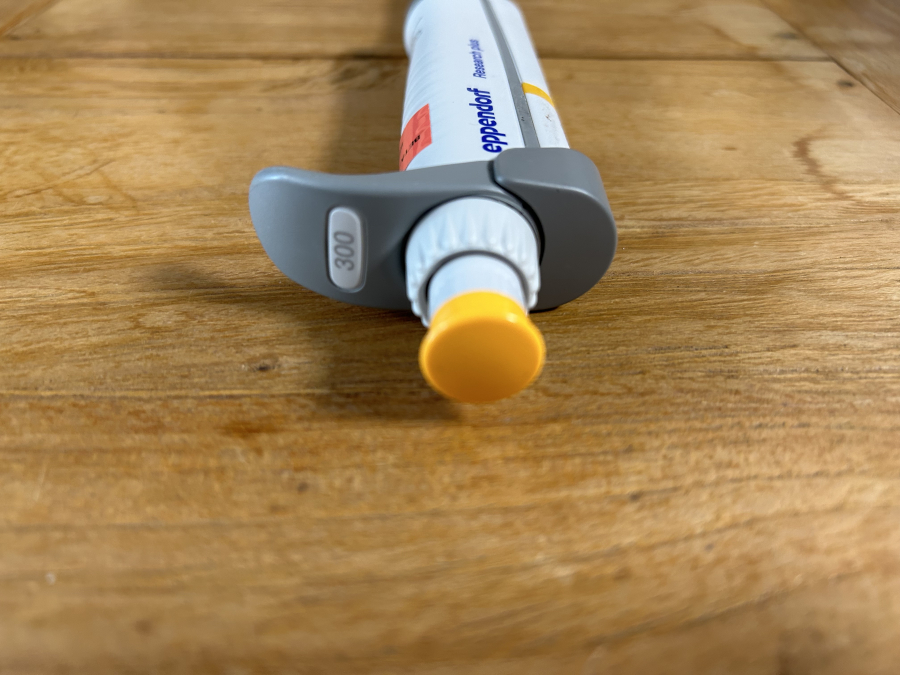 Eppendorf Research Plus 30-300 uL ADJ Single-Channel Pipette PhysioCare, photo 4 of 5