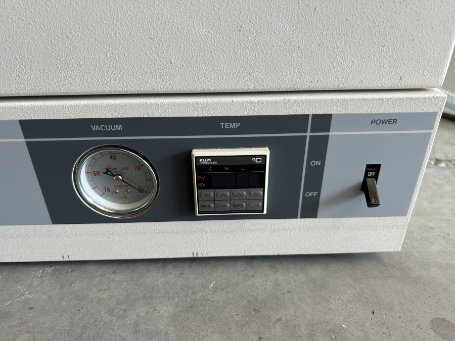 Baxter Yamato Scientific ADP-31 Table-Top Vacuum Drying Oven ADP31 , photo 3 of 11