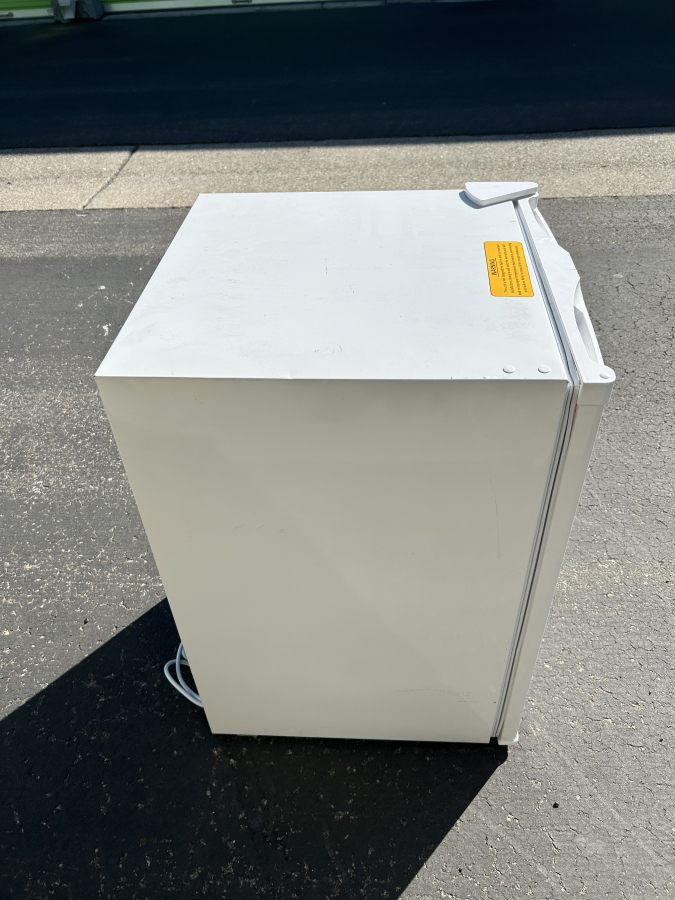 VWR HCUCFS-0404 0.74 oz R600a Undercounter Lab Refrigerator , photo 2 of 10