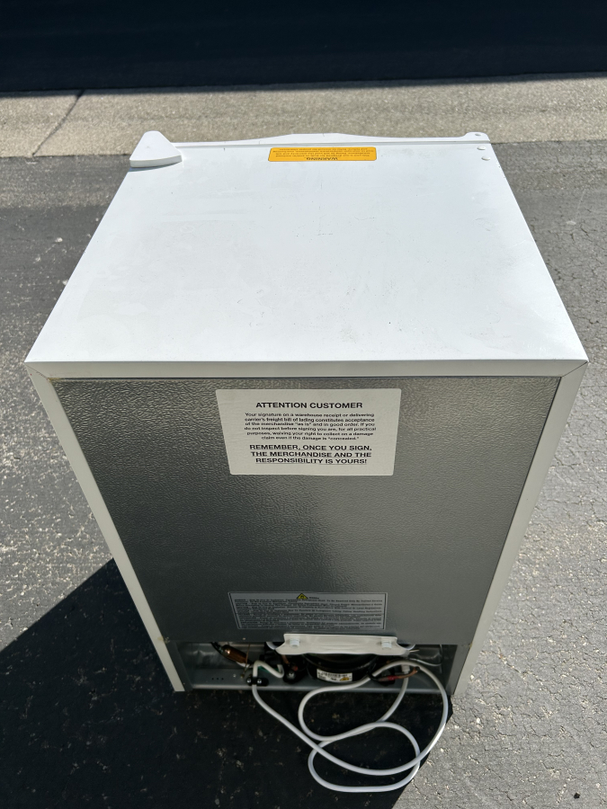 VWR HCUCFS-0404 0.74 oz R600a Undercounter Lab Refrigerator , photo 3 of 10