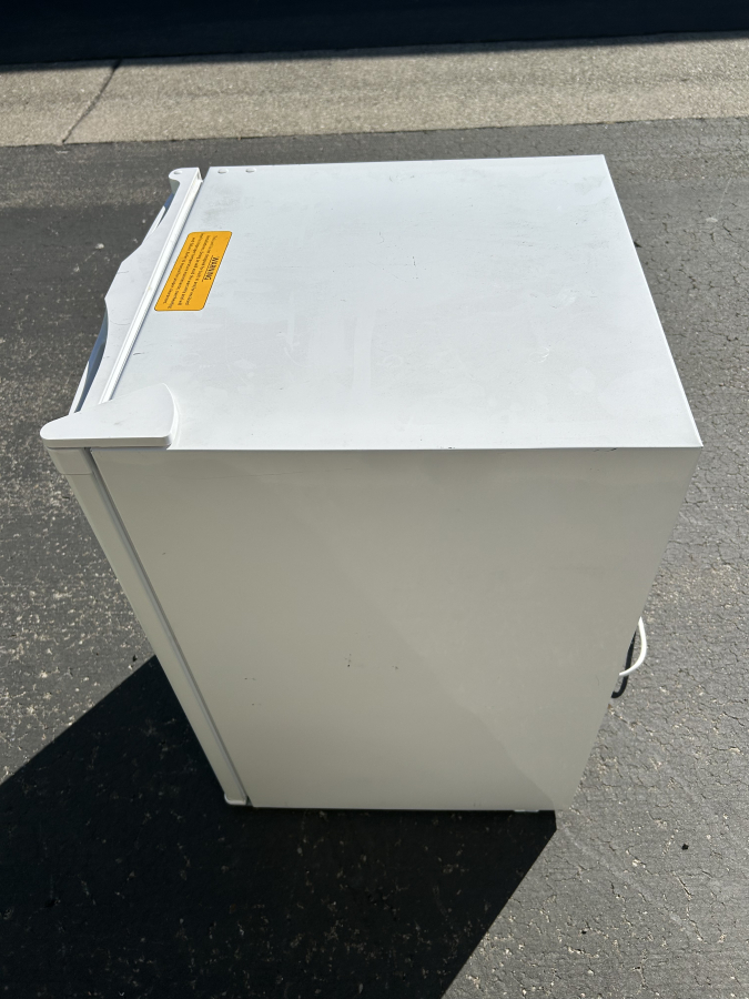 VWR HCUCFS-0404 0.74 oz R600a Undercounter Lab Refrigerator , photo 4 of 10
