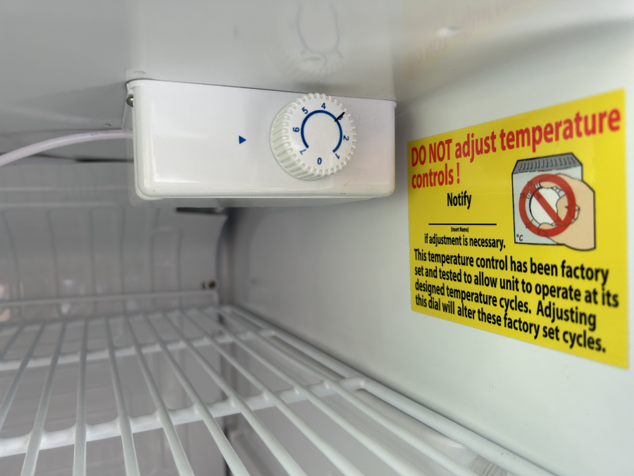 VWR HCUCFS-0404 0.74 oz R600a Undercounter Lab Refrigerator , photo 6 of 10