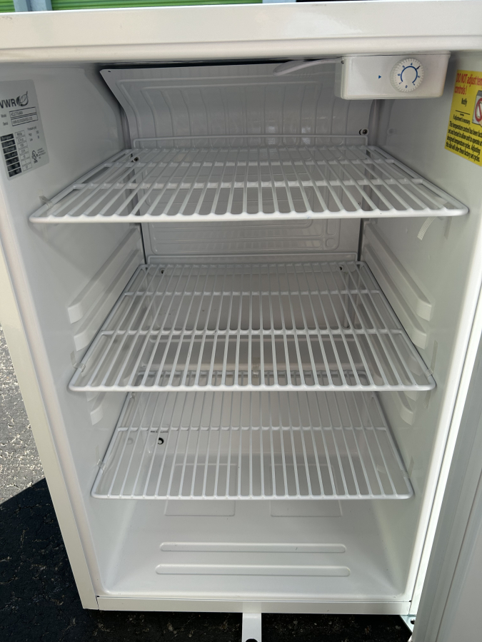 VWR HCUCFS-0404 0.74 oz R600a Undercounter Lab Refrigerator , photo 8 of 10