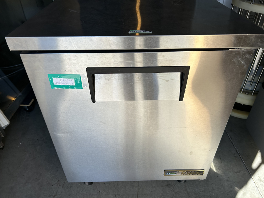 True Refrigeration Undercounter Freezer TUC-27F-HC R290 Parts/Repair, photo 2 of 11