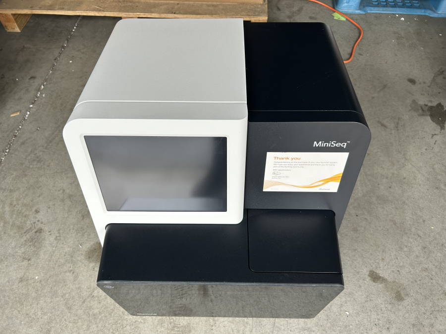 Illumina SY-420-1001 MiniSeq Sequencing System 20000444 Ver 01 2022; SN:MN01891, photo 1 of 14