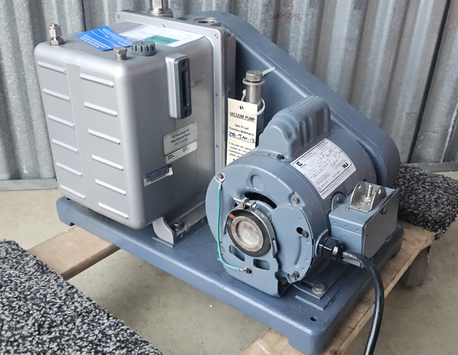 Welch 1402N Vacuum Pump; SN:EB07/1414, photo 4 of 13