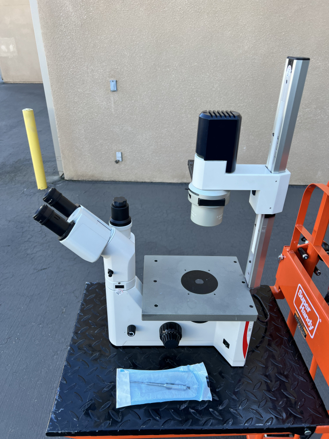 Leica DMIL LED Cellfactory Microscope w/ objectives, photo 1 of 6