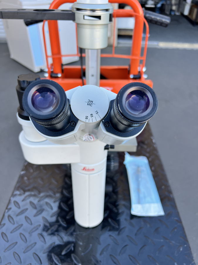 Leica DMIL LED Cellfactory Microscope w/ objectives, photo 2 of 6