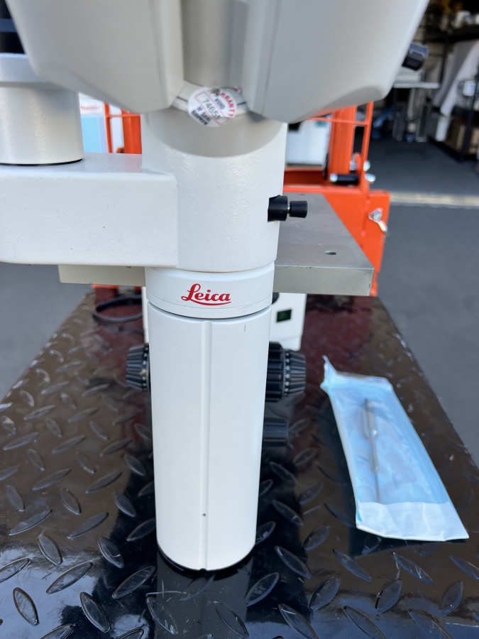 Leica DMIL LED Cellfactory Microscope w/ objectives, photo 4 of 6