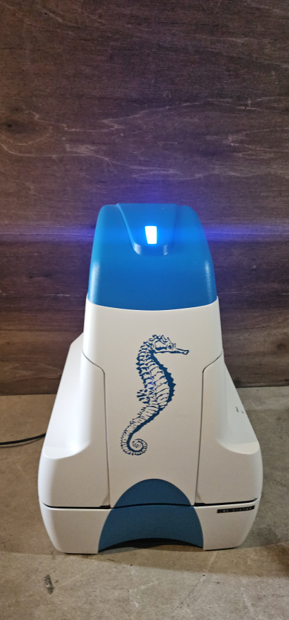 Seahorse Science Extracellular Flux Analyzer w/ Monitor; SN:410188, photo 9 of 52