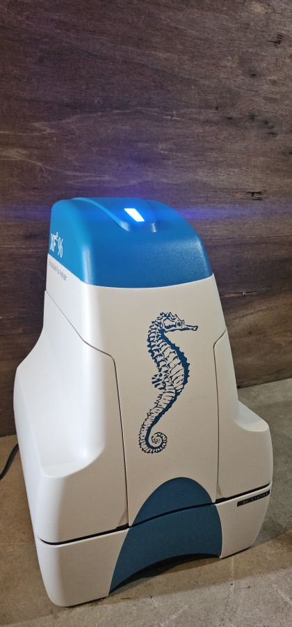 Seahorse Science Extracellular Flux Analyzer w/ Monitor; SN:410188, photo 10 of 52